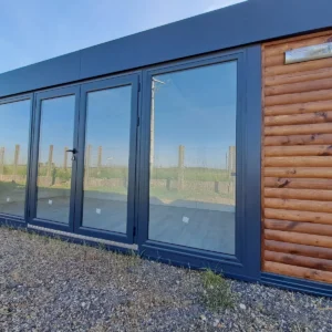 Module Préfabriqué de 13 m2 – Bardage Bois, Toit Plat + Façade Vitrée