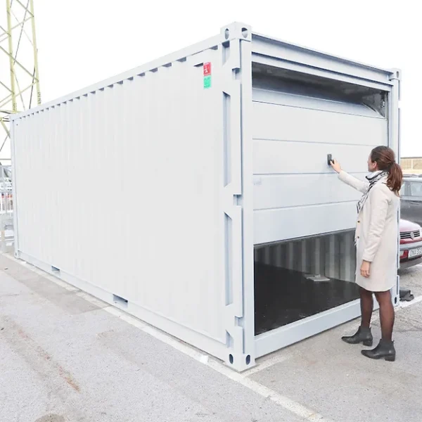 Container De Stockage De 20 Pieds Avec Ouverture « Porte Garage Sectionnelle » - Copie - Copie